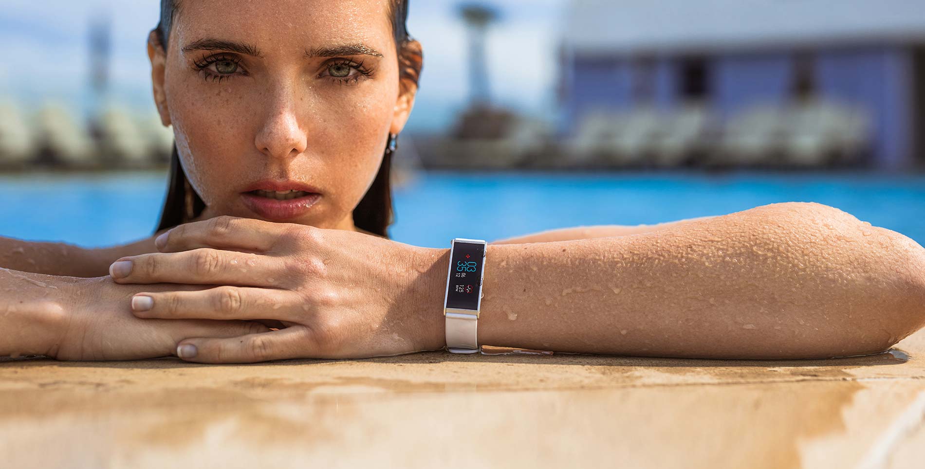Water resistant activity tracker. IP67, 6: Protected from dust, 7: Protected against the effects of immersion in water to depth between 15 cm and 1 meter
